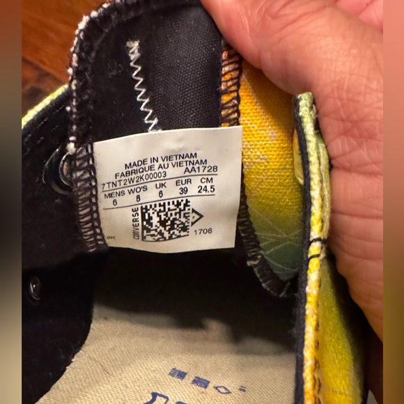 Converse Multicolor Star Pattern Sneakers Unisex- Mens 6/Women’s 8 - Picture 6 of 6